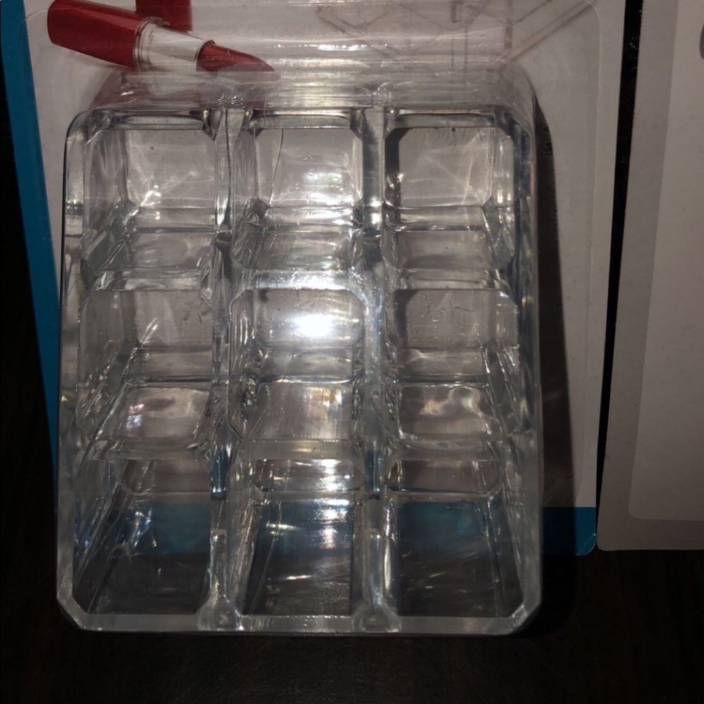 New Momentum Lipstick Organizer